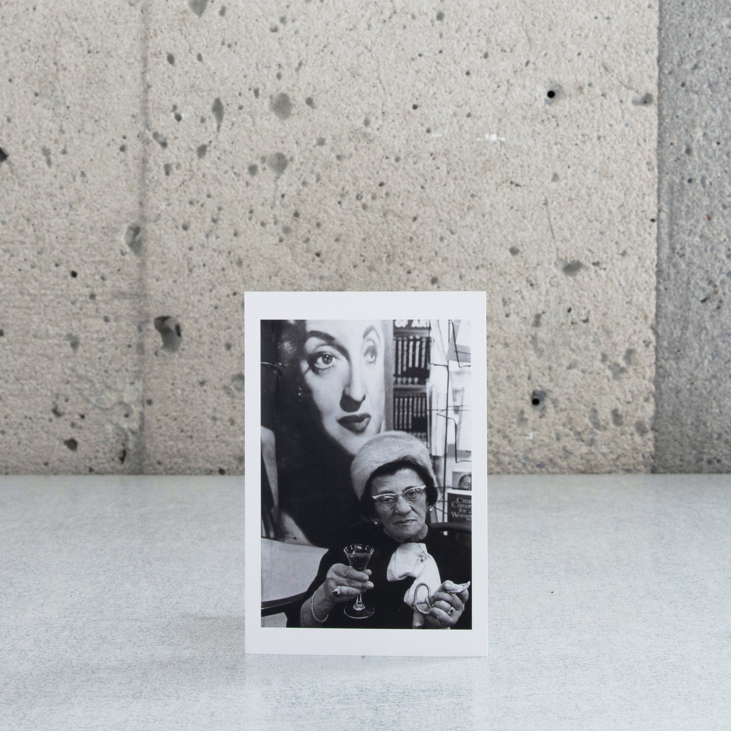 Postcard "Woman at the opening" - Gabor Szilasi