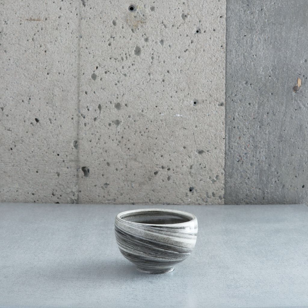 #485 Large marbled coffee cup with milk